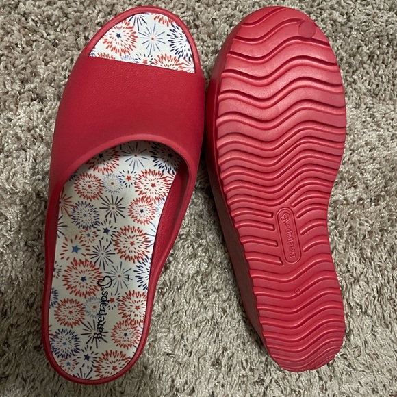 Red slides - Picture 2 of 3